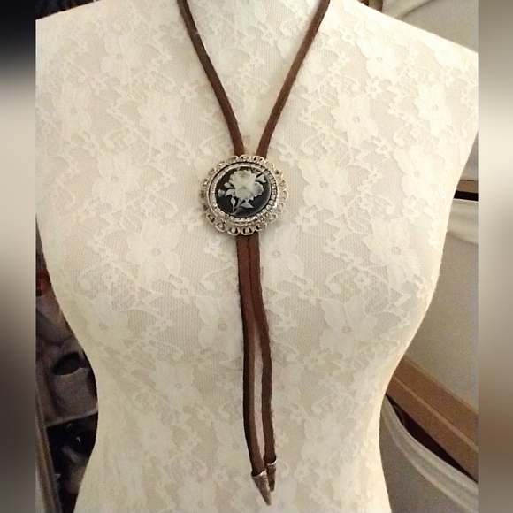Elegant Vintage Brown and Silver Cameo Bolero Necklace - Picture 12 of 12